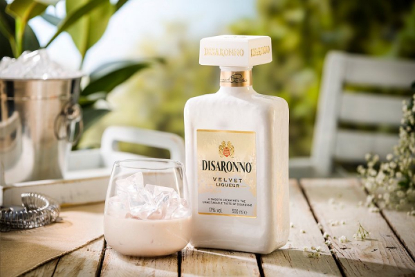 Disaronno Velvet: de gloednieuwe witte amaretto of crèmelikeur met amandelsmaak in een witte fles!